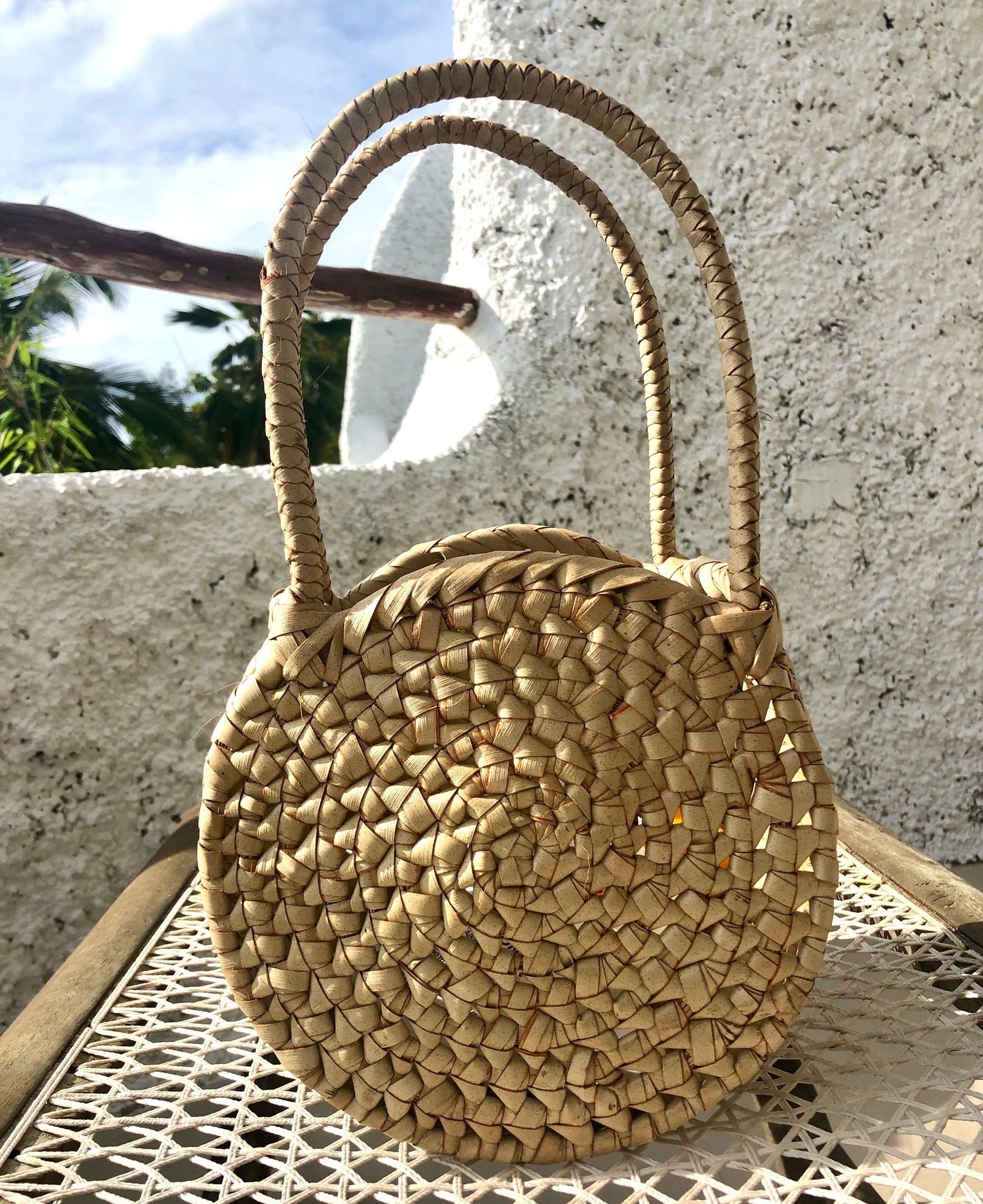 There is not a better way to introduce our Fergadot Resort Collection than with this handmade mini bag.  The Mombasa Mini Bag is made of Minyaa tree leaves.  